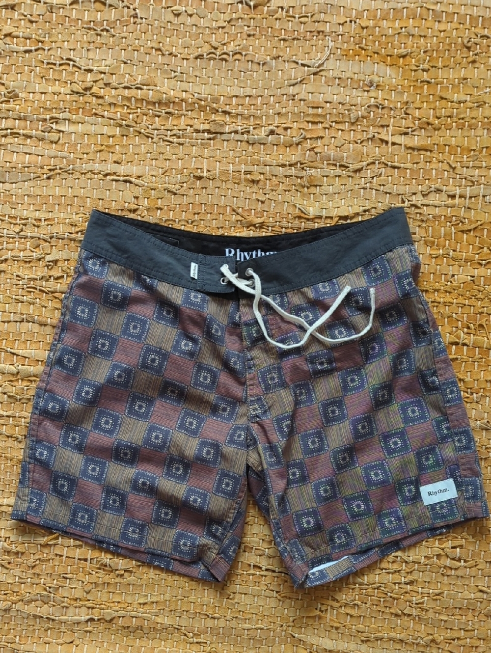 32 7" Rhythm Board Shorts